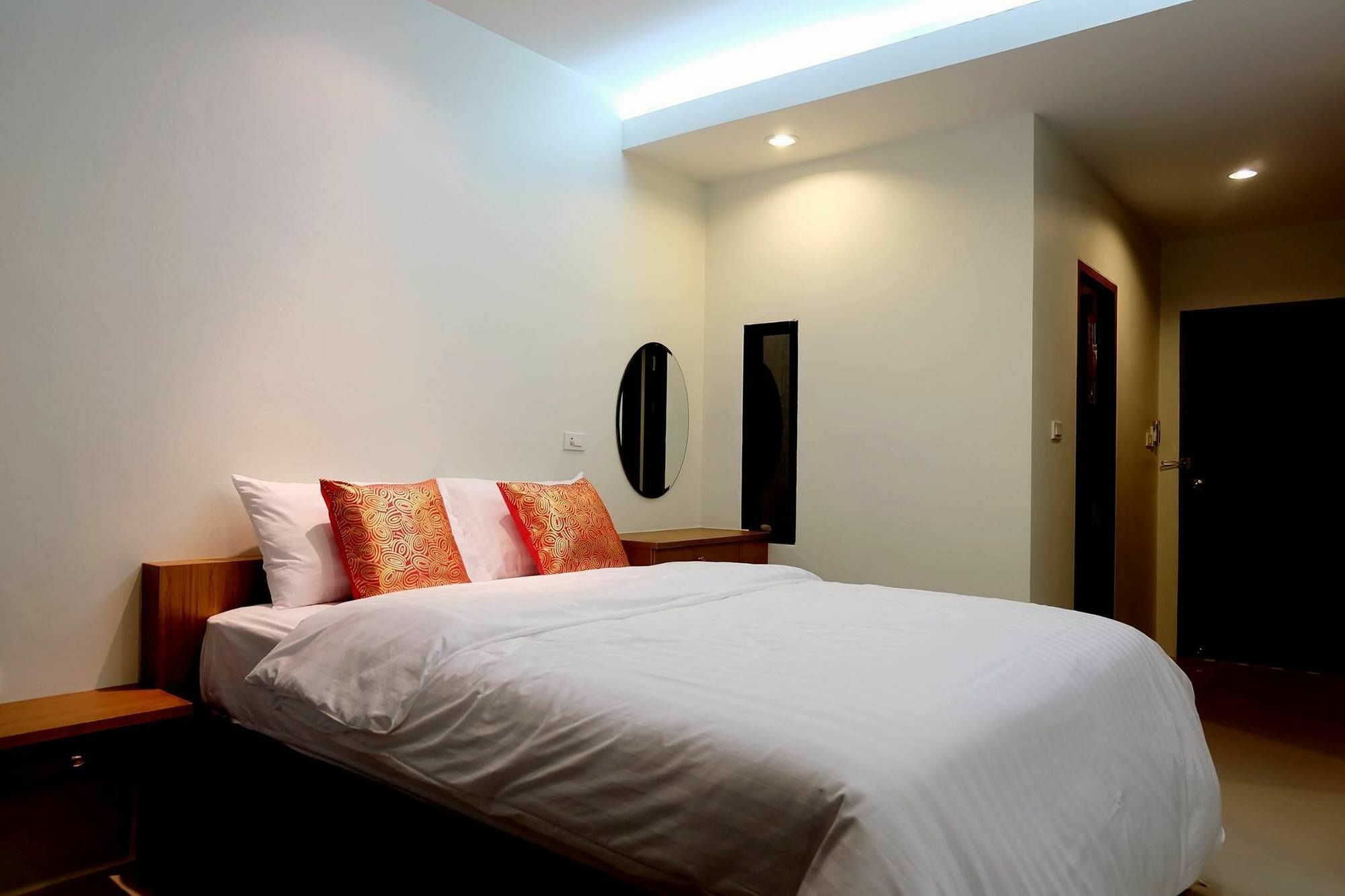 Ocean12 Chic Hotel Phuket Exterior photo